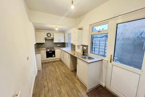 2 bedroom end of terrace house to rent, Waverley Road, Sale, Greater Manchester, M33