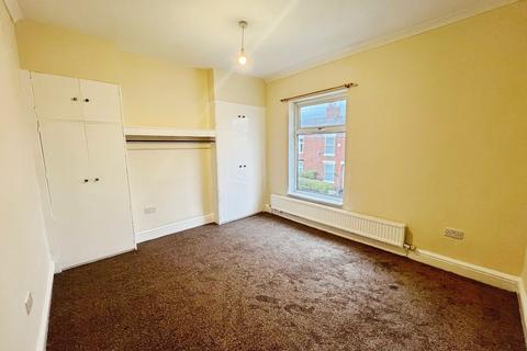 2 bedroom end of terrace house to rent, Waverley Road, Sale, Greater Manchester, M33