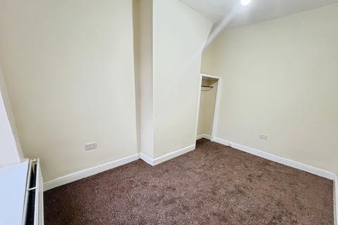 2 bedroom end of terrace house to rent, Waverley Road, Sale, Greater Manchester, M33