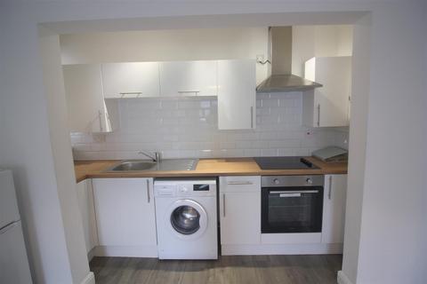 2 bedroom apartment to rent, Highbury Road, Bulwell, Nottingham, NG6 9AF