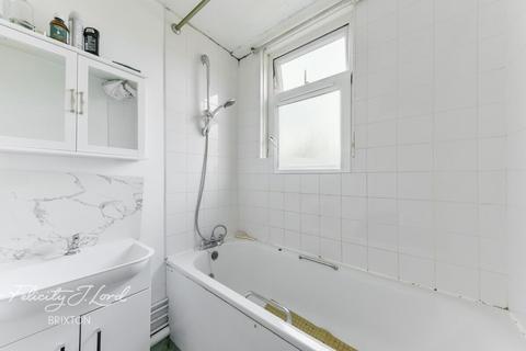 1 bedroom flat for sale, Chute House, London SW9