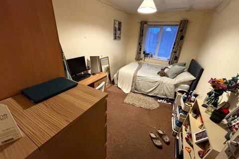 3 bedroom flat to rent, Orchard Lodge, North Hill Road, Leeds LS6