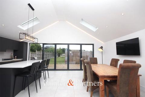 3 bedroom bungalow for sale, Harwich Road, Little Clacton, Clacton-on-Sea, Essex, CO16