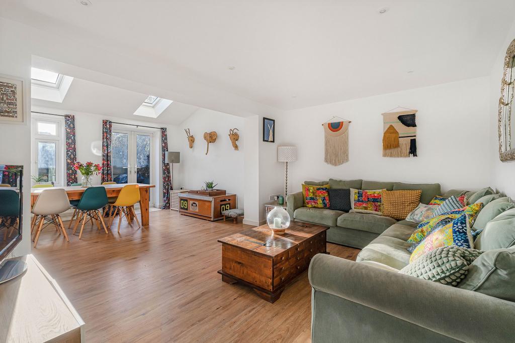 Lounge/Dining Room