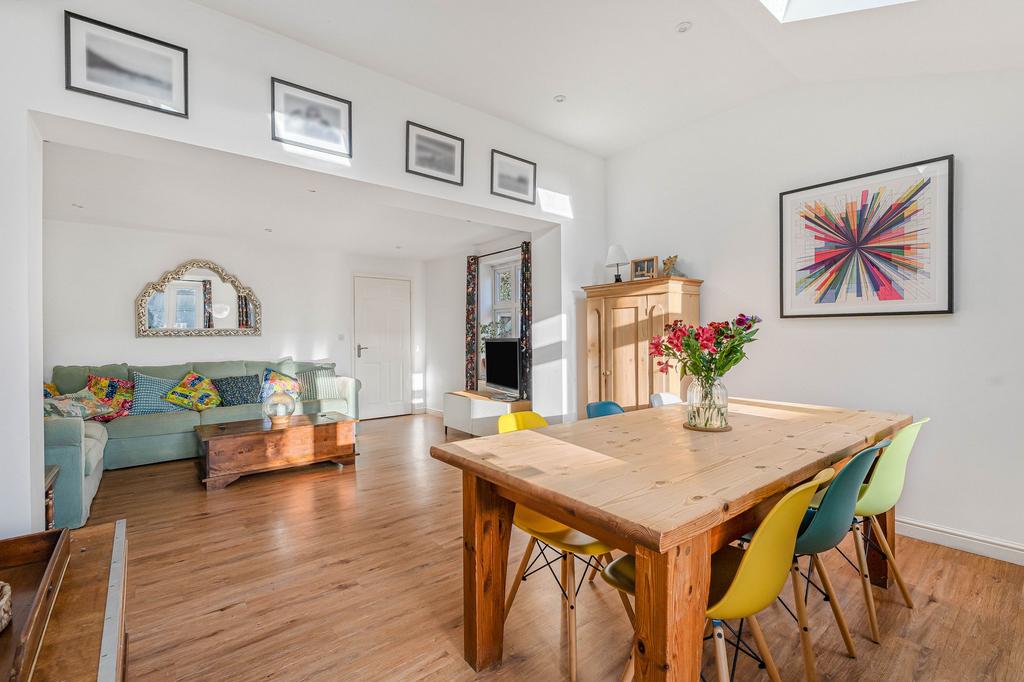 Lounge/Dining Room