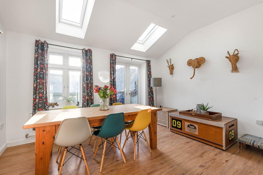 Lounge/Dining Room