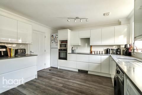 4 bedroom terraced house for sale, Carshalton Road, Norwich