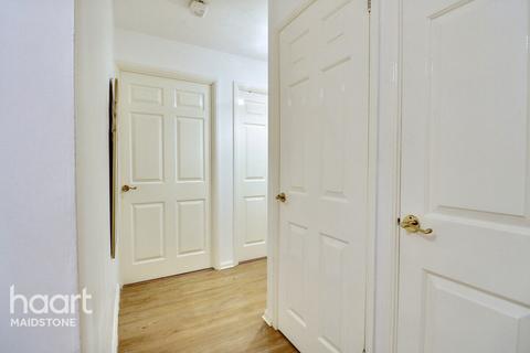 2 bedroom apartment for sale, Lindisfarne Gardens, Maidstone