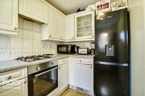 2 bedroom apartment for sale, Lindisfarne Gardens, Maidstone