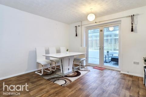 3 bedroom terraced house for sale, Cavell Road, Norwich