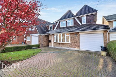 4 bedroom detached house for sale, St Marys Drive, Benfleet