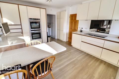 4 bedroom detached house for sale, St Marys Drive, Benfleet