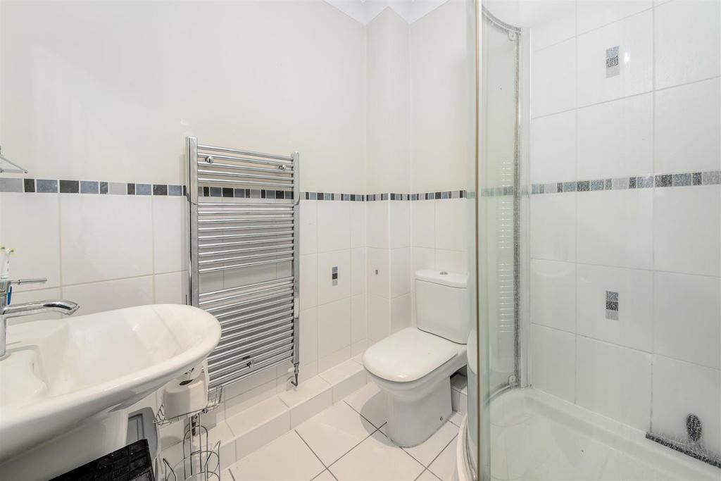 59a Ensuite.jpg