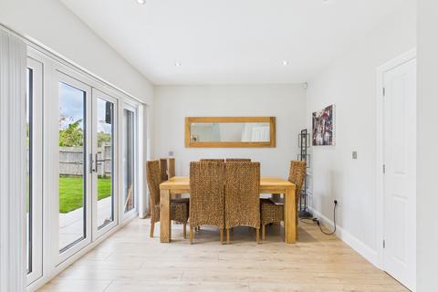 undefined, Leighton Buzzard LU7