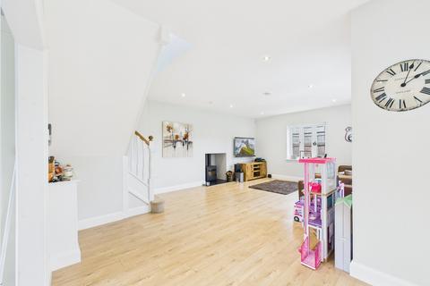undefined, Leighton Buzzard LU7