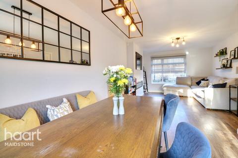 3 bedroom semi-detached house for sale, Betsham Road, Maidstone