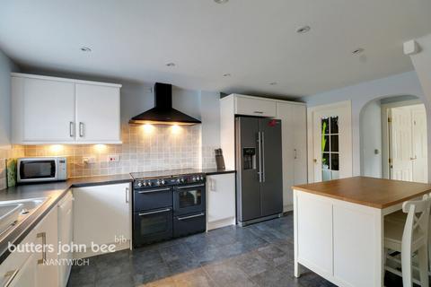 5 bedroom detached house for sale, Hallams Drive, Nantwich