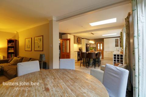 4 bedroom semi-detached house for sale, London Road, Nantwich