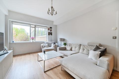 undefined, Great West Road, Brentford