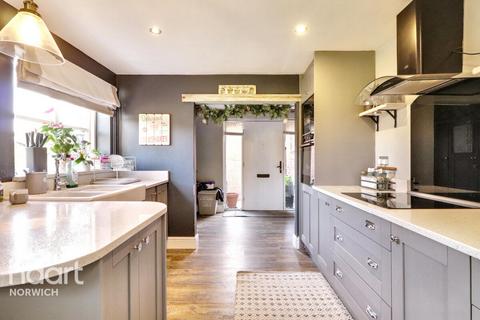 3 bedroom semi-detached house for sale, Bowthorpe Hall Road, Norwich