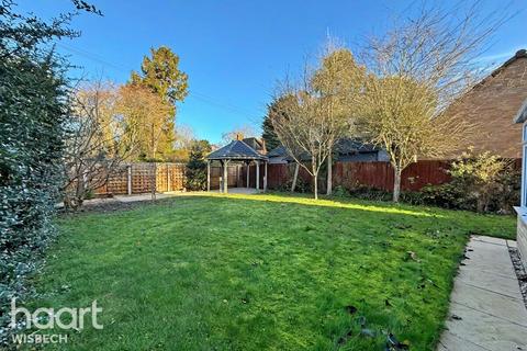 undefined, Laurel Drive, Elm