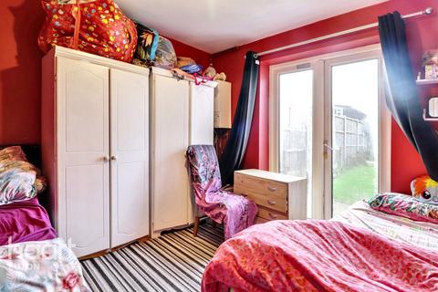 undefined, Poplar Avenue, LUTON