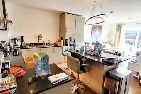 2 bedroom flat for sale, East station Road, Peterborough