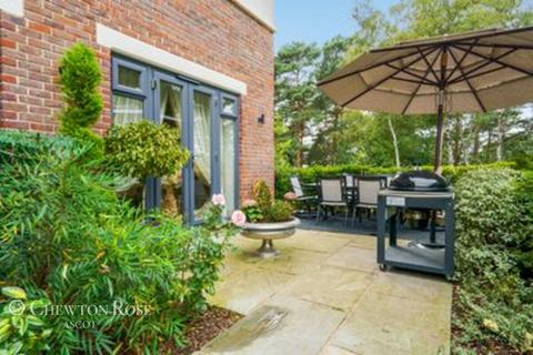undefined, Golf Drive, CAMBERLEY