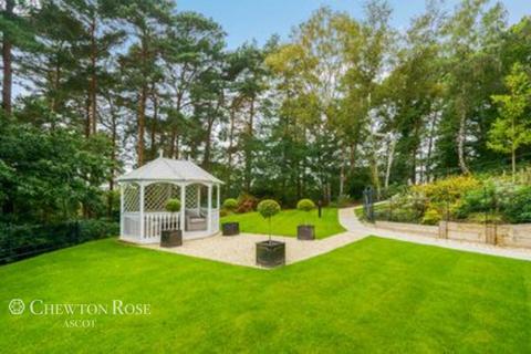 undefined, Golf Drive, CAMBERLEY
