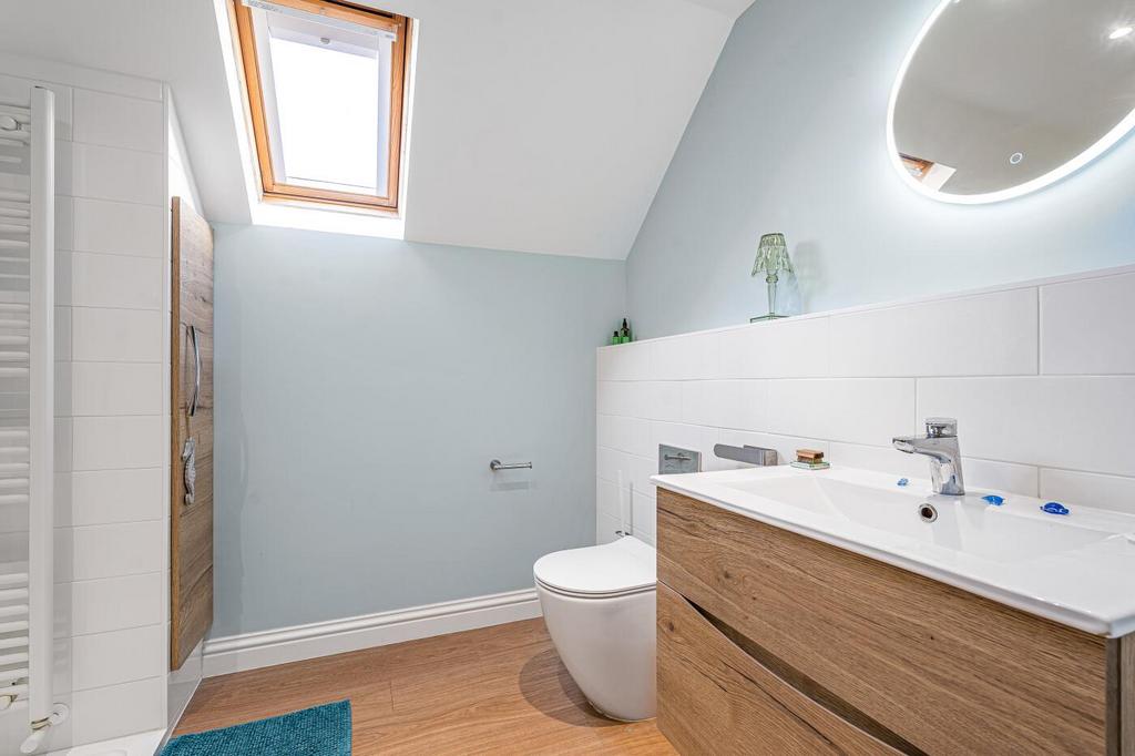 Master En-suite Shower Room