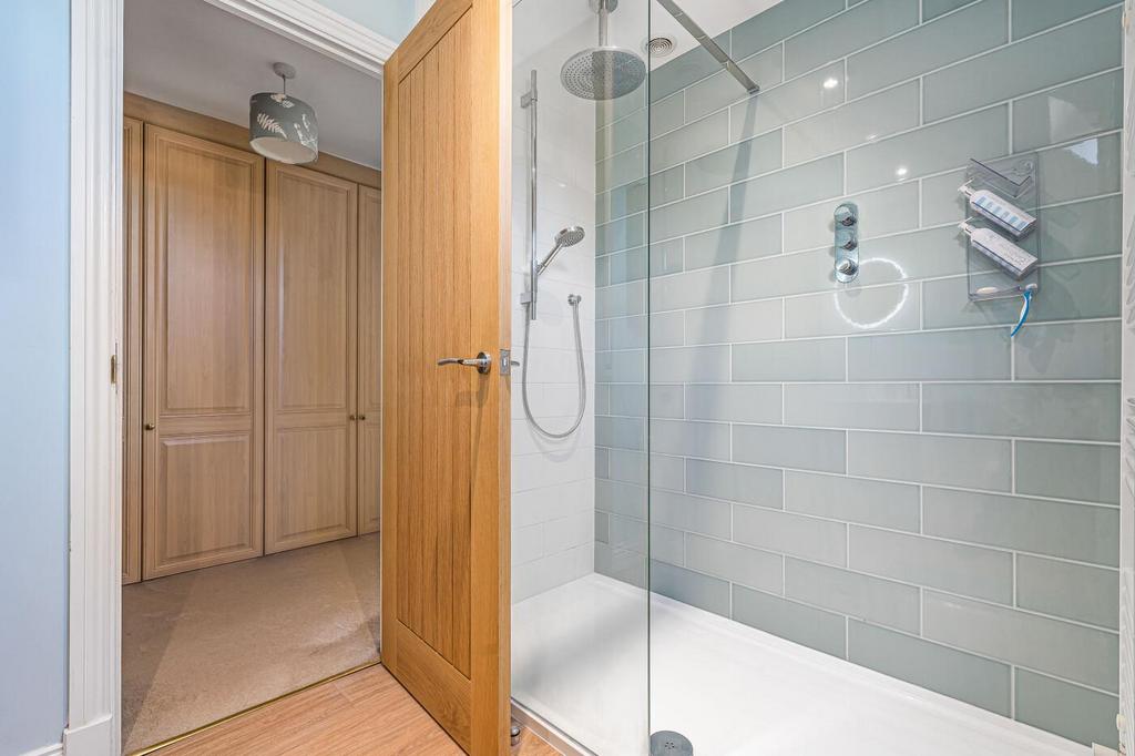 Master En-suite Shower Room