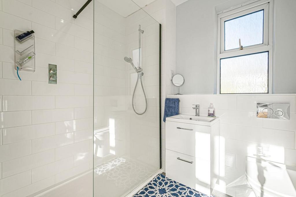Bedroom 2 En-suite