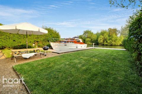3 bedroom detached house for sale, Bungalow Lane, Norwich