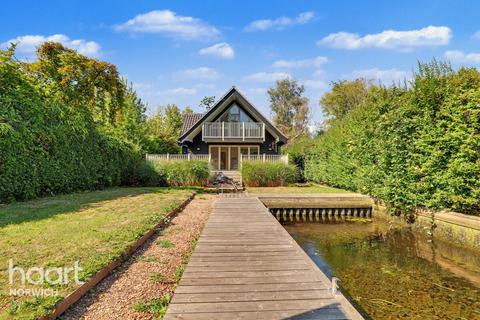 3 bedroom detached house for sale, Bungalow Lane, Norwich