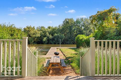 3 bedroom detached house for sale, Bungalow Lane, Norwich
