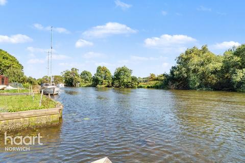 3 bedroom detached house for sale, Bungalow Lane, Norwich