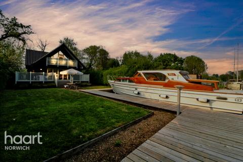 3 bedroom detached house for sale, Bungalow Lane, Norwich