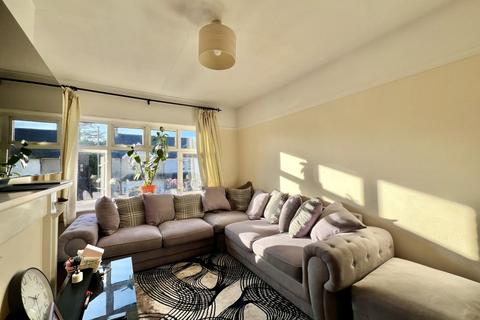 2 bedroom apartment to rent, High Street, Woking GU21