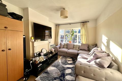 2 bedroom apartment to rent, High Street, Woking GU21