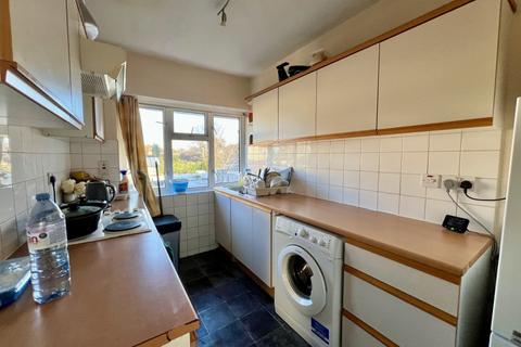 2 bedroom apartment to rent, High Street, Woking GU21