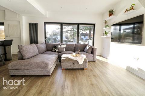 4 bedroom chalet for sale, Holmesdale Road, NORWICH