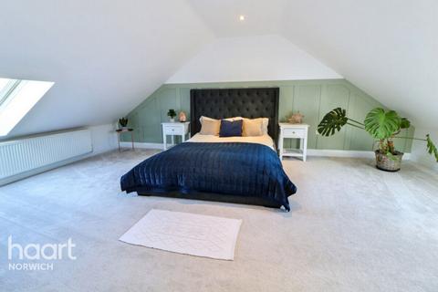 4 bedroom chalet for sale, Holmesdale Road, NORWICH