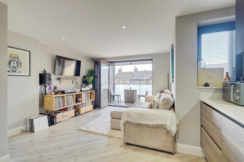 1 bedroom apartment for sale, High Road, Benfleet, SS7