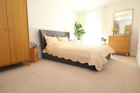 2 bedroom flat for sale, High Street, Brentford TW8
