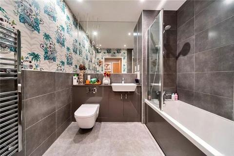 undefined, High Street, Brentford TW8
