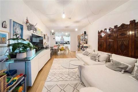 undefined, High Street, Brentford TW8