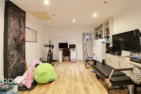 5 bedroom semi-detached house for sale, Park View Crescent, Chelmsford
