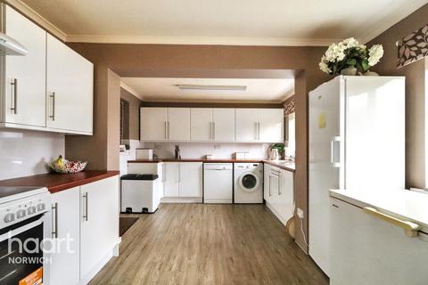 3 bedroom chalet for sale, Holt Road, Norwich