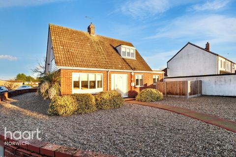 3 bedroom chalet for sale, Holt Road, Norwich
