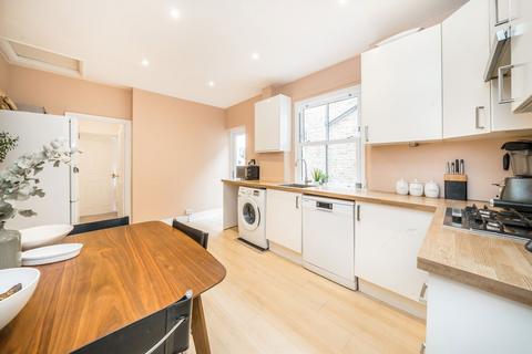 4 bedroom flat for sale, Queensmill Road, London SW6